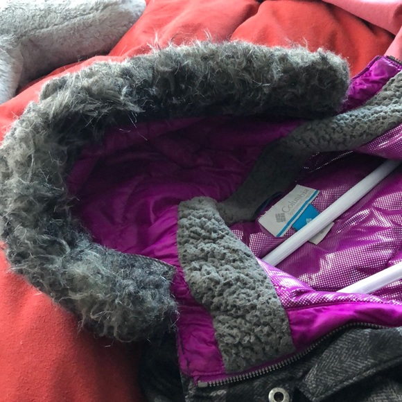 Columbia Girls ski jacket.  Water proof. Insulated - Picture 7 of 9